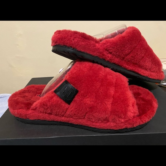 BRAND NEW MENS UGGS SLIPPERS